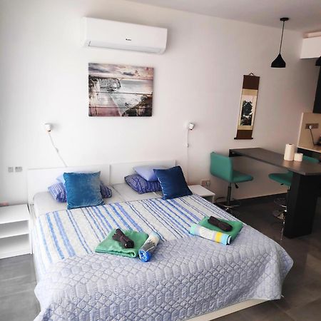 Relax&Dream Apartment Long Beach Agios Georgios  エクステリア 写真